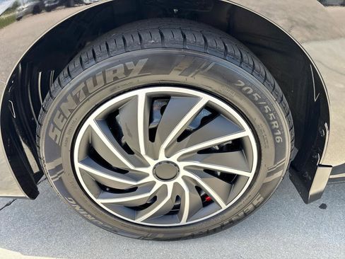 Used 2017 Subaru Impreza 2.0i image 11