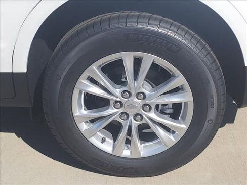 New 2025 Cadillac XT5 Luxury image 13