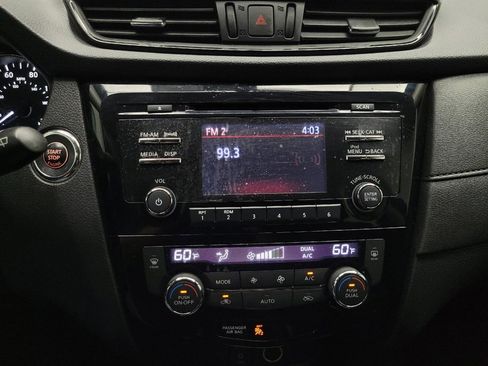 Used 2017 Nissan Rogue SV image 25