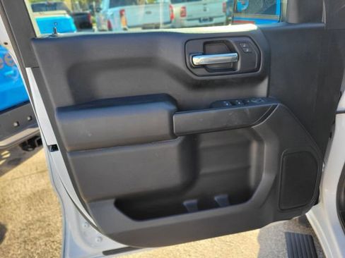 Used 2020 Chevrolet Silverado 1500 Custom w/ Custom Value Package image 15