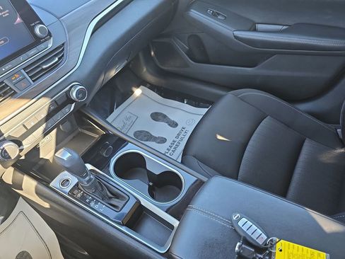 Used 2024 Nissan Altima 2.5 SV image 28