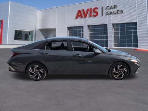 Used 2025 Hyundai Elantra SEL FWD image 5