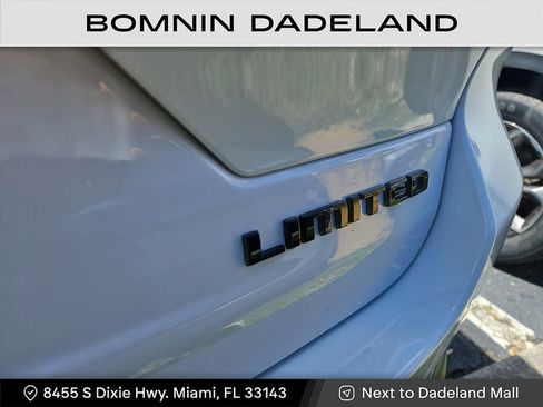 Used 2025 Jeep Grand Cherokee Limited w/ Black Appearance Package image 7