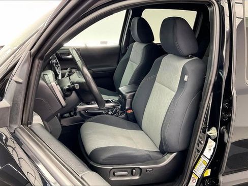 Used 2020 Toyota Tacoma TRD Off-Road image 18