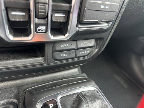 New 2025 Jeep Gladiator Sport image 5