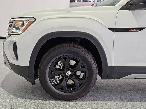 New 2026 Volkswagen Atlas Peak Edition AWD/4WD image 12