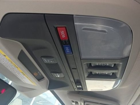 Used 2018 Subaru Crosstrek 2.0i Premium AWD/4WD image 28