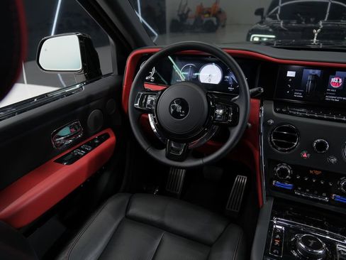 Used 2025 Rolls-Royce Cullinan image 55