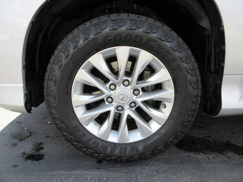 Used 2014 Lexus GX 460 w/ Premium Package AWD/4WD image 18