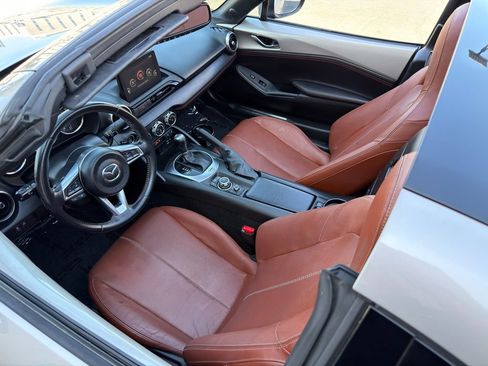 Used 2023 MAZDA MX-5 Miata Grand Touring RWD image 10