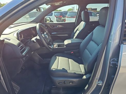 Used 2026 Chevrolet Traverse LT AWD/4WD image 9
