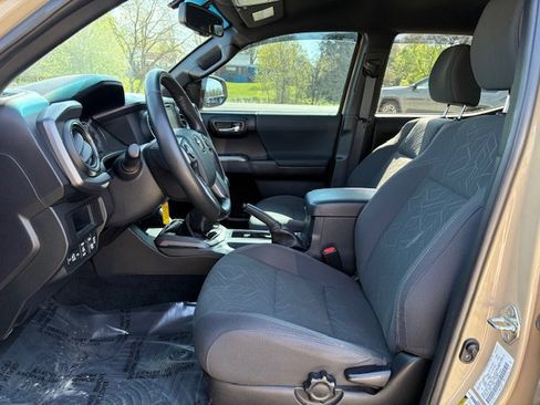 Used 2017 Toyota Tacoma TRD Off-Road w/ Tow Package image 11