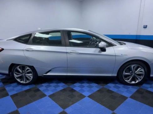 Certified 2018 Honda Clarity Plug-In Hybrid image 9