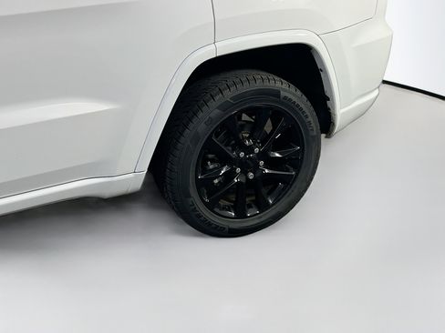 Used 2022 Jeep Grand Cherokee Laredo X image 29