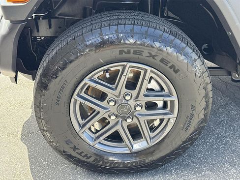 Used 2025 Jeep Wrangler Unlimited Sport AWD/4WD image 30