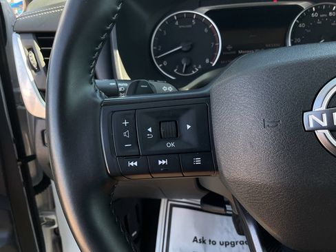 Used 2025 Nissan Rogue SV FWD image 28