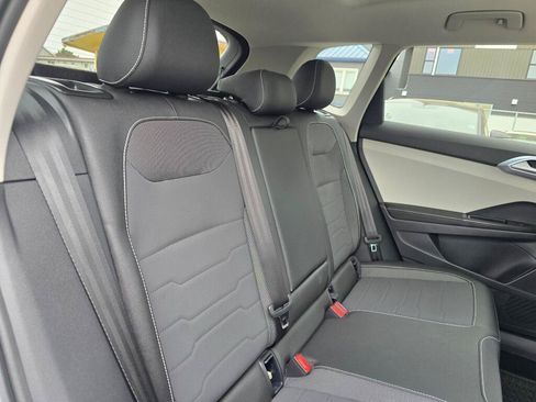 Certified 2025 Volkswagen Taos SE AWD/4WD image 14