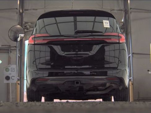 Used 2024 Chrysler Pacifica Limited w/ S Appearance Package FWD image 7