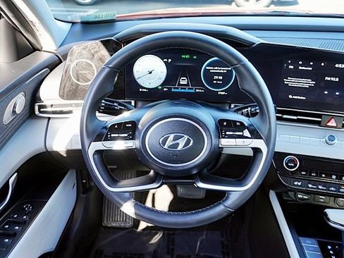Certified 2023 Hyundai Elantra Limited FWD image 20