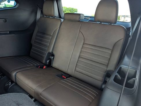 New 2026 GMC Acadia Denali Ultimate w/ LPO, Floor Liner Package AWD/4WD image 26