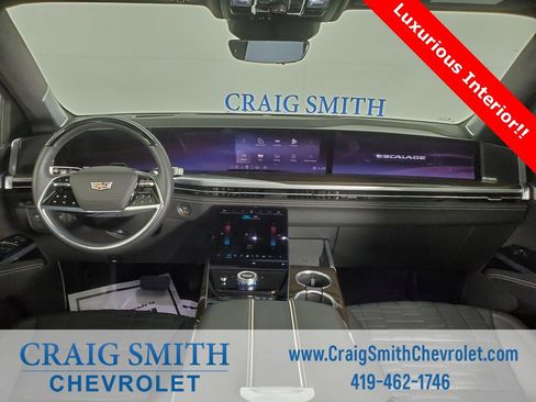 Used 2025 Cadillac Escalade Sport Platinum w/ LPO, ONYX Package image 3