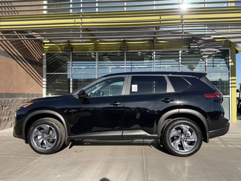 Used 2025 Nissan Rogue SV FWD image 7