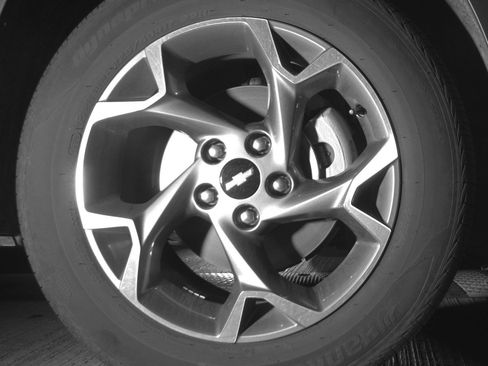 Used 2025 Chevrolet Trax LT FWD image 13