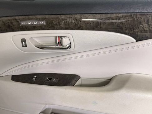 Used 2012 Lexus LS 460 w/ Luxury Value Edition RWD image 31