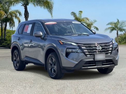 Certified 2026 Nissan Rogue SV FWD image 6