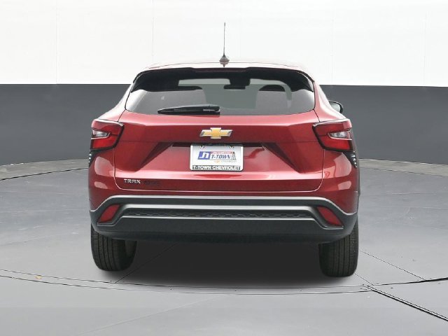 Used 2024 Chevrolet Trax LS w/ LS Convenience Package FWD image 10