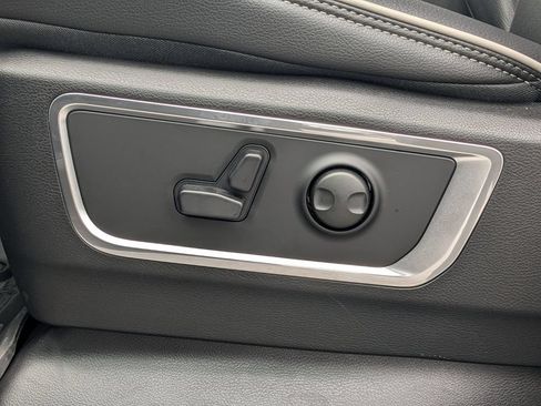 New 2026 RAM 1500 Laramie AWD/4WD image 18