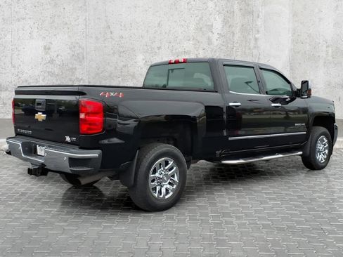 Used 2019 Chevrolet Silverado 3500 LTZ w/ LTZ Plus Package AWD/4WD image 10