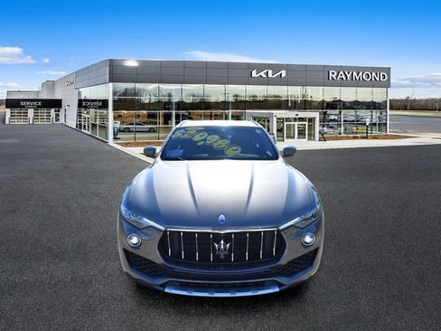 Used 2018 Maserati Levante GranLusso AWD/4WD image 8