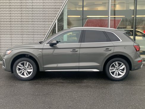 Certified 2023 Audi Q5 2.0T Premium w/ Convenience Package AWD/4WD image 2