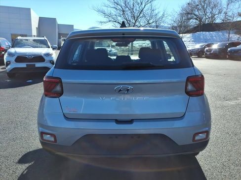 Used 2020 Hyundai Venue SE image 6