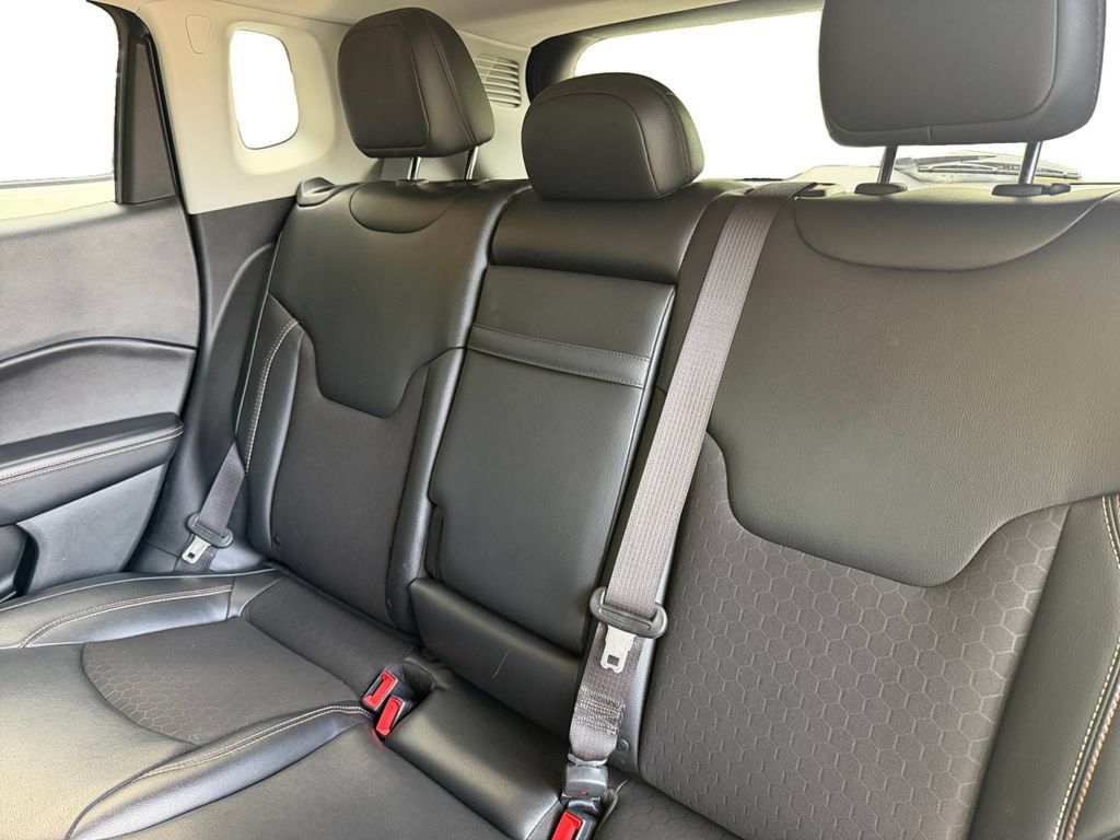 Used 2019 Jeep Compass Latitude AWD/4WD image 14