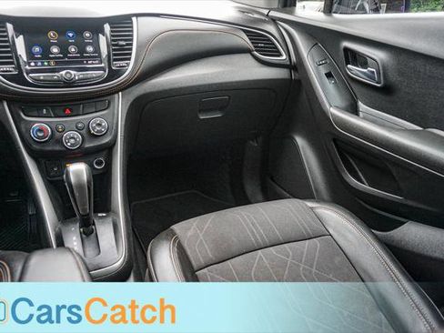 Used 2020 Chevrolet Trax LT w/ LT Convenience Package FWD image 24