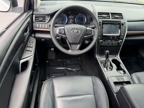 Used 2017 Toyota Camry XLE FWD image 11