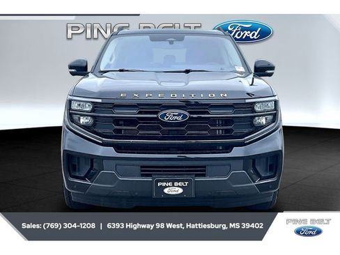 Used 2025 Ford Expedition Max Active AWD/4WD image 3