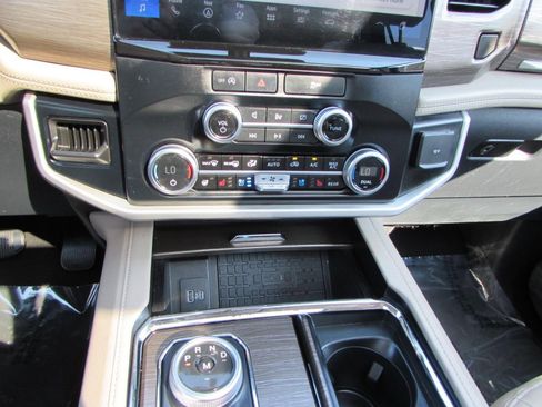 Used 2024 Ford Expedition Max Limited image 17