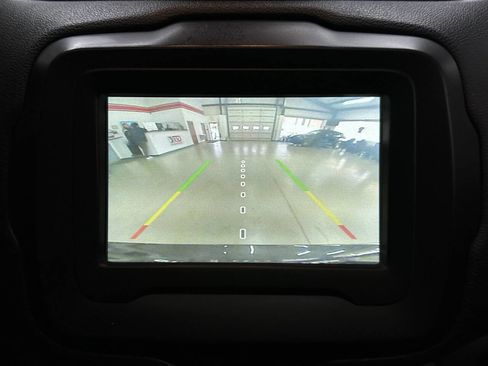 Used 2020 Jeep Renegade Latitude image 29