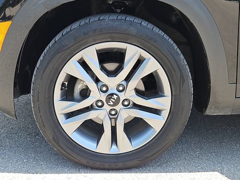 Used 2021 Kia Seltos S FWD image 22