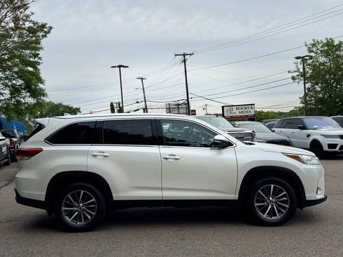 Used 2019 Toyota Highlander XLE AWD/4WD image 7