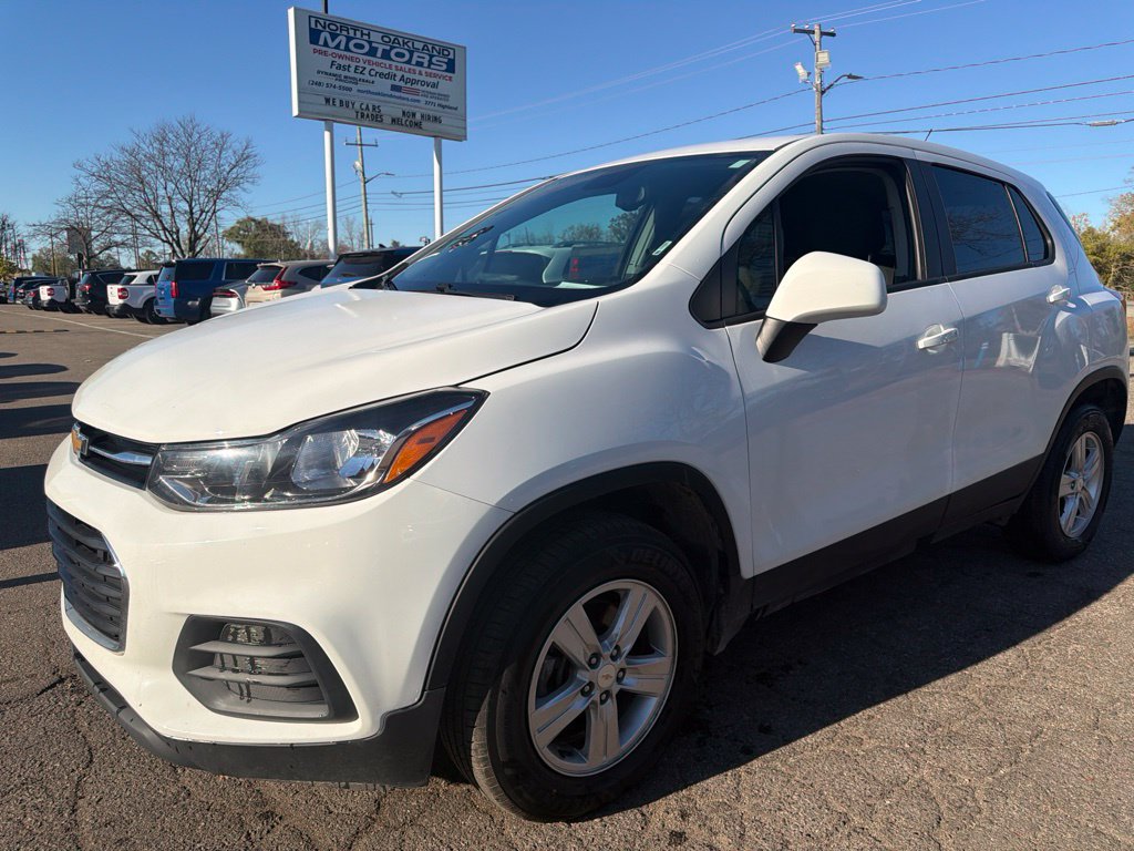 Used 2022 Chevrolet Trax LS w/ Tint and Cruise Package AWD/4WD image 1