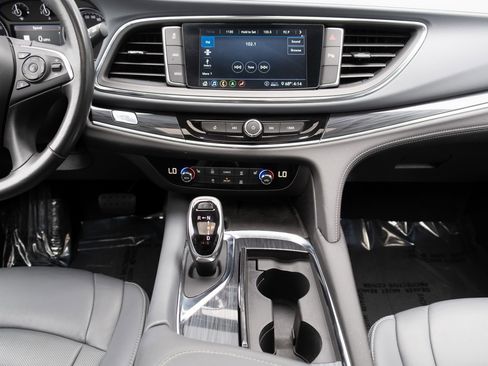 Used 2021 Buick Enclave Essence image 21