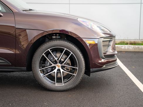 Certified 2026 Porsche Macan AWD/4WD image 9