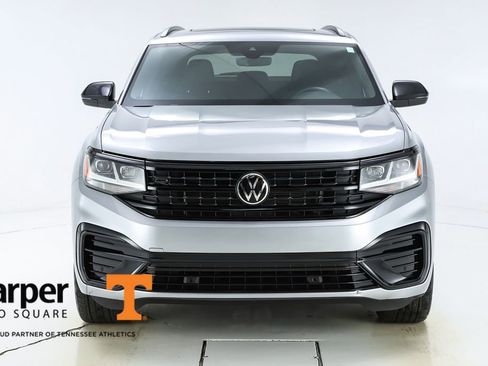 Used 2023 Volkswagen Atlas Cross Sport SEL R-Line AWD/4WD image 16