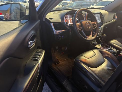 Used 2018 Jeep Cherokee Trailhawk w/ Quick Order Package 27L image 8