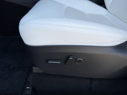 Used 2024 Tesla Model Y Long Range image 34