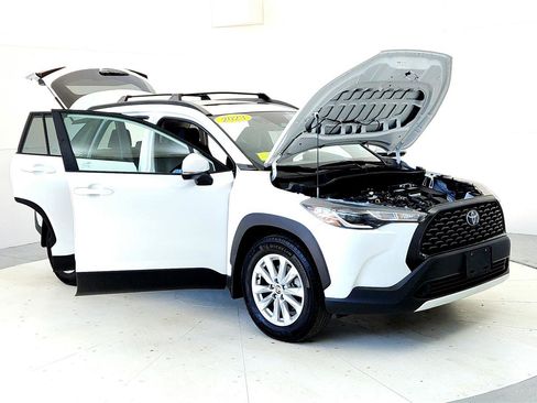 Certified 2023 Toyota Corolla Cross LE w/ Moonroof Package image 12
